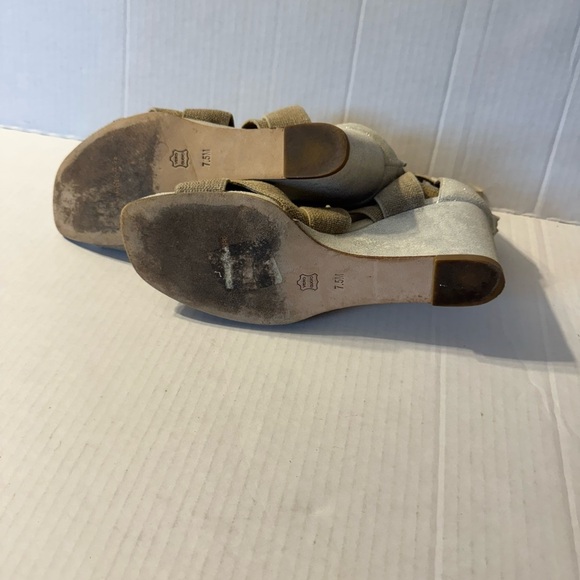 Donald J Pliner Tan Metallic Lelle Strappy Zip Back Peep Toe Wedge Womens 7.5 - Picture 6 of 7